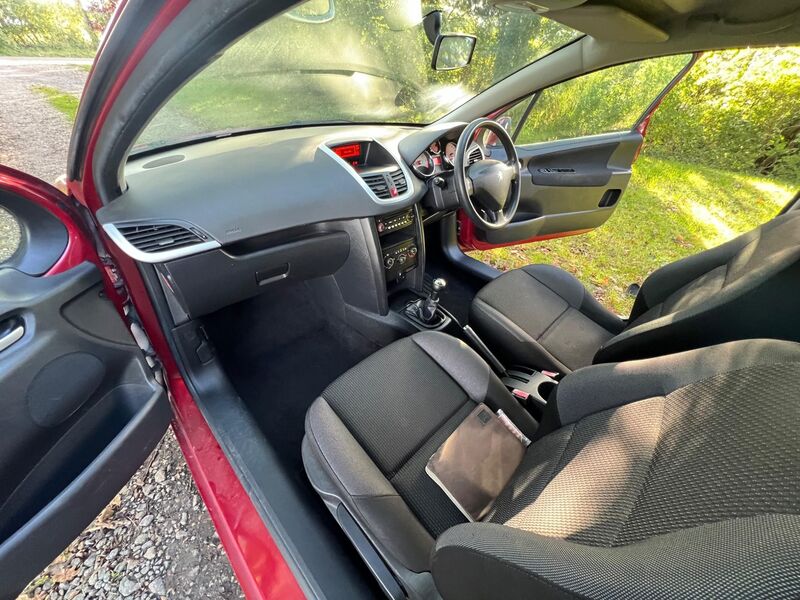 PEUGEOT 207
