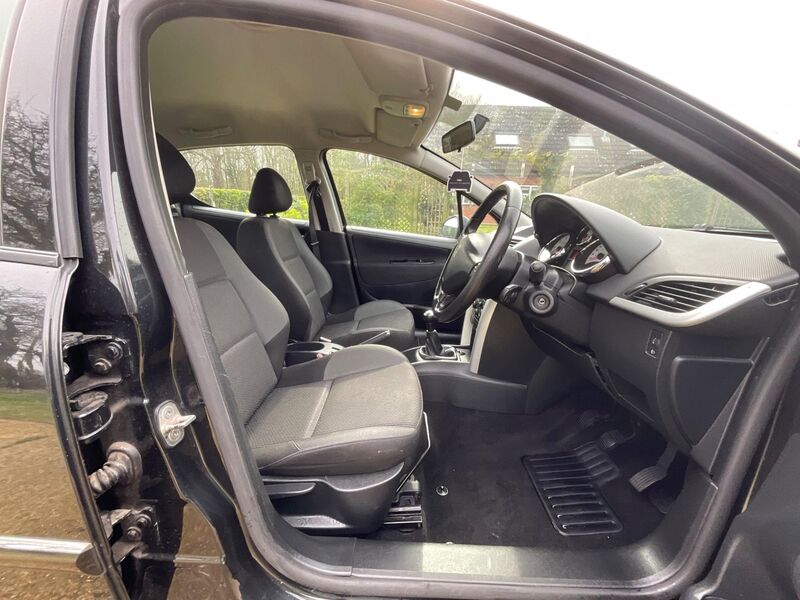 PEUGEOT 207