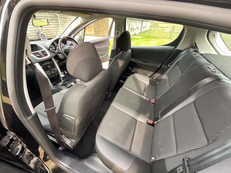 PEUGEOT 207