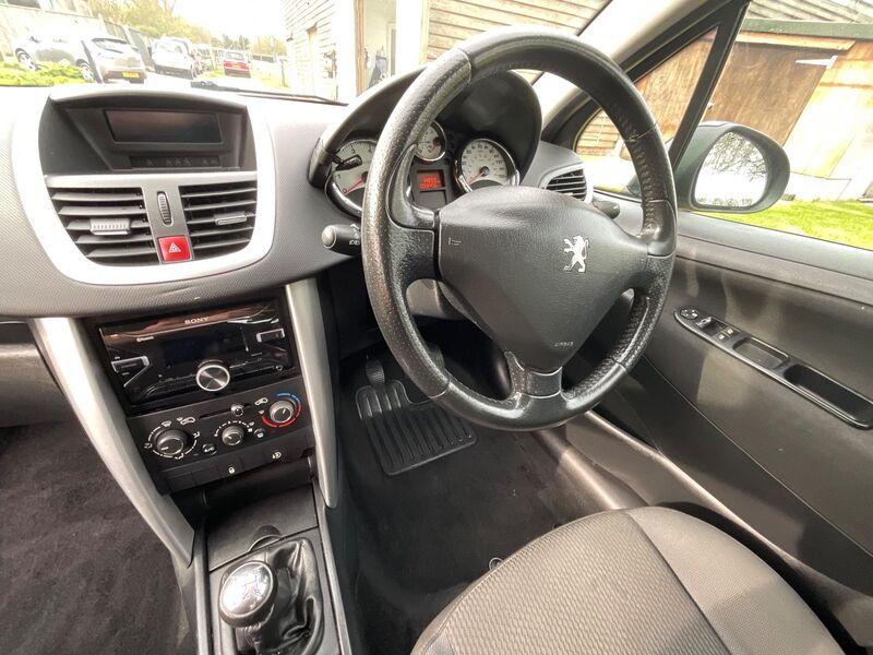 PEUGEOT 207