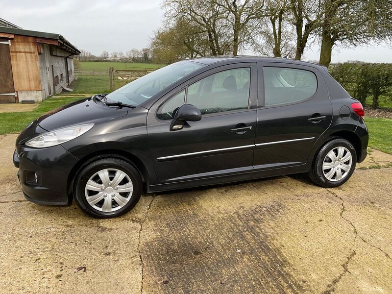 PEUGEOT 207