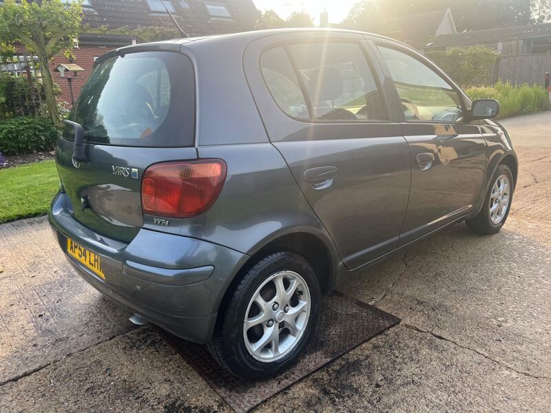 TOYOTA YARIS