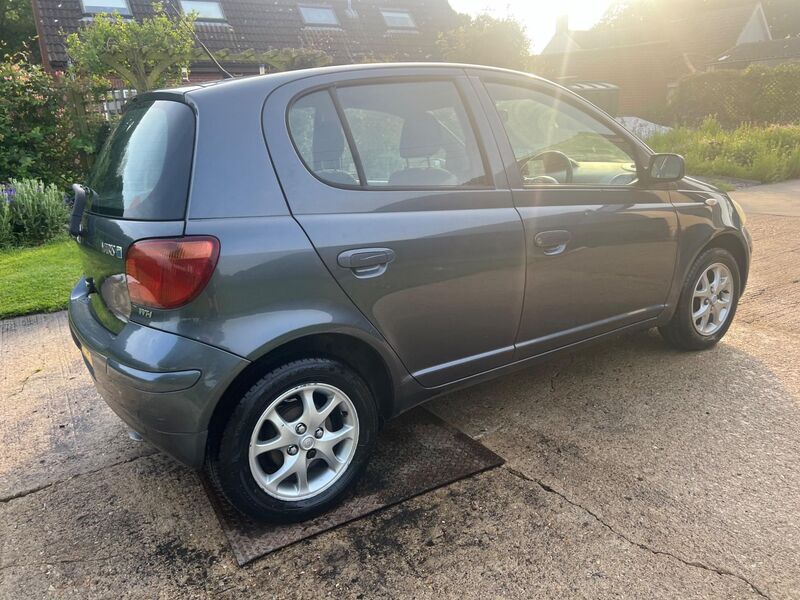 TOYOTA YARIS