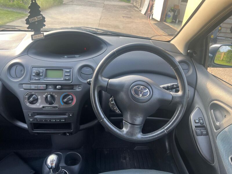 TOYOTA YARIS