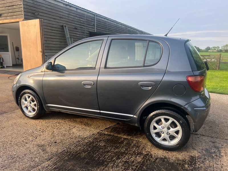 TOYOTA YARIS