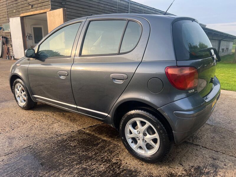 TOYOTA YARIS
