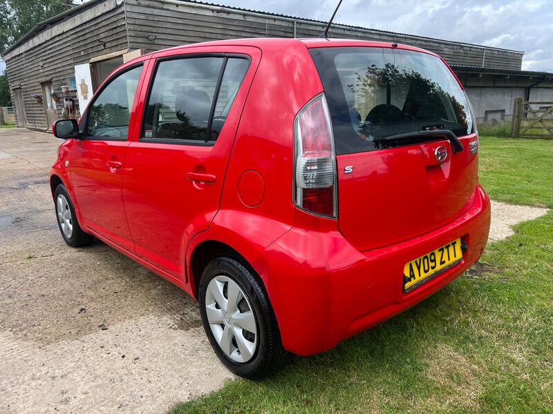 DAIHATSU SIRION