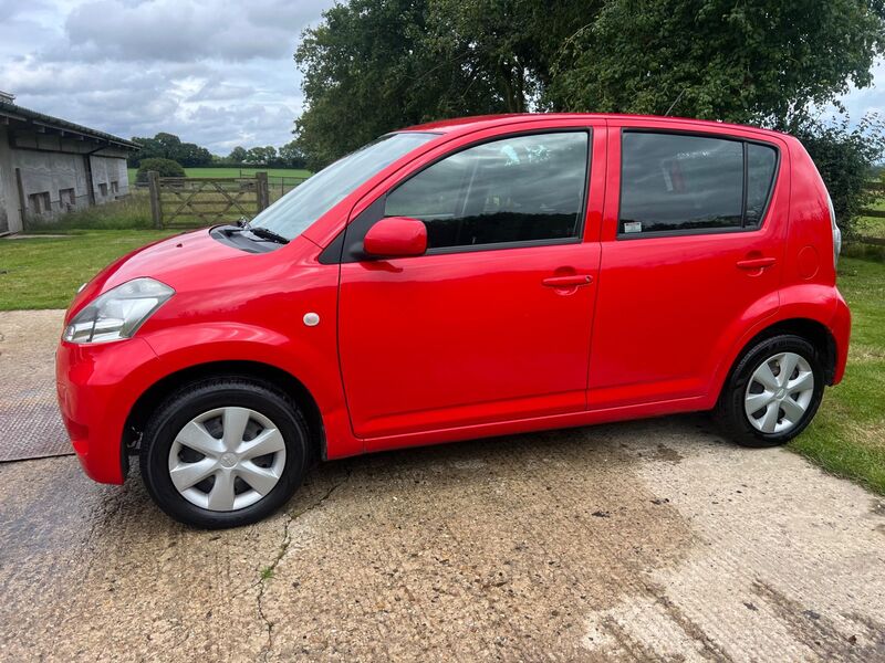 DAIHATSU SIRION