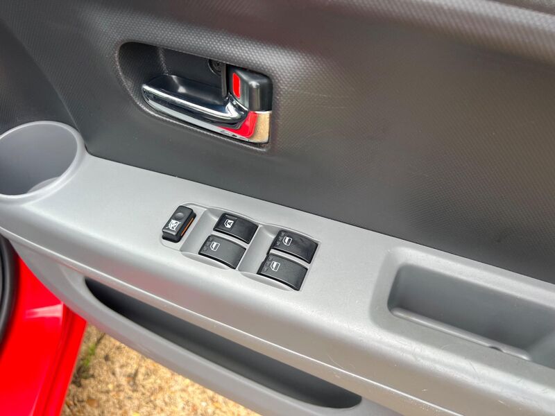 DAIHATSU SIRION