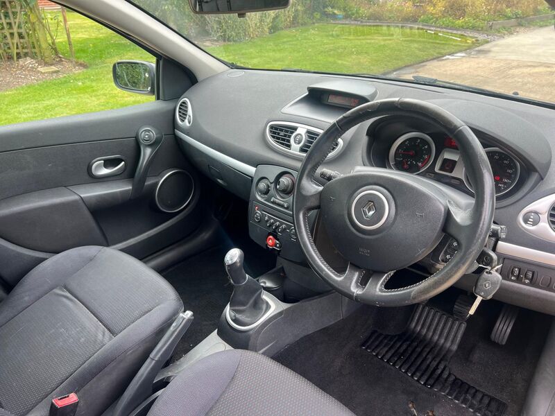 RENAULT CLIO