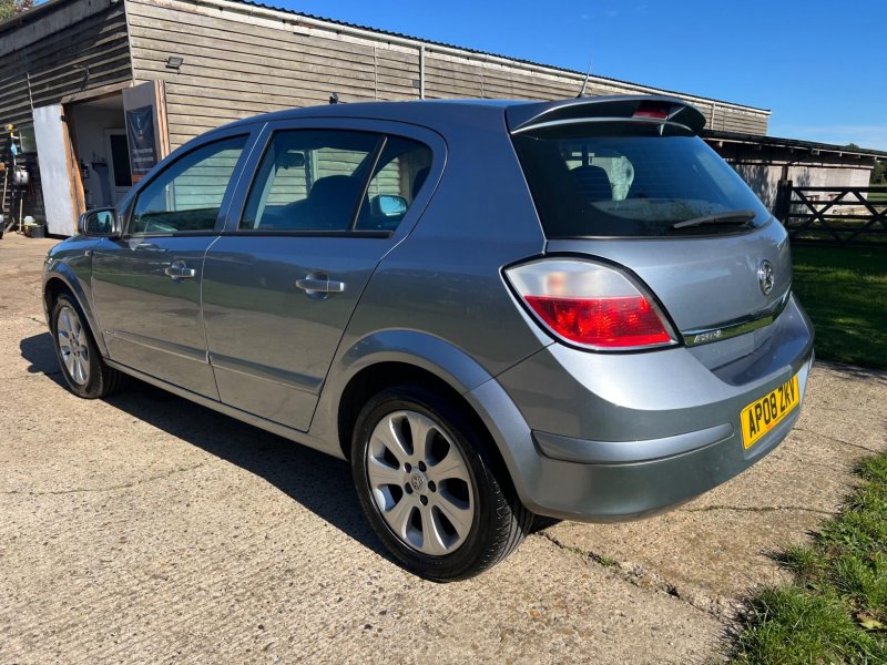 VAUXHALL ASTRA