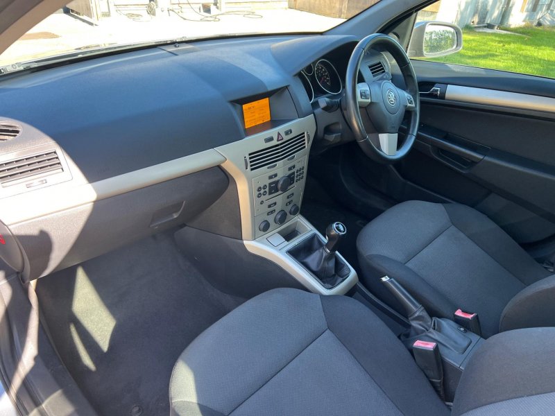 VAUXHALL ASTRA