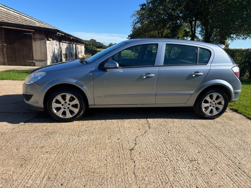 VAUXHALL ASTRA