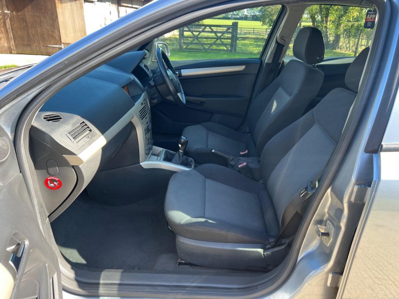 VAUXHALL ASTRA