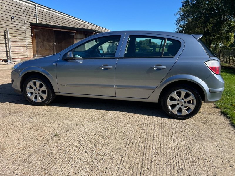 VAUXHALL ASTRA