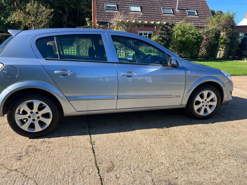 VAUXHALL ASTRA