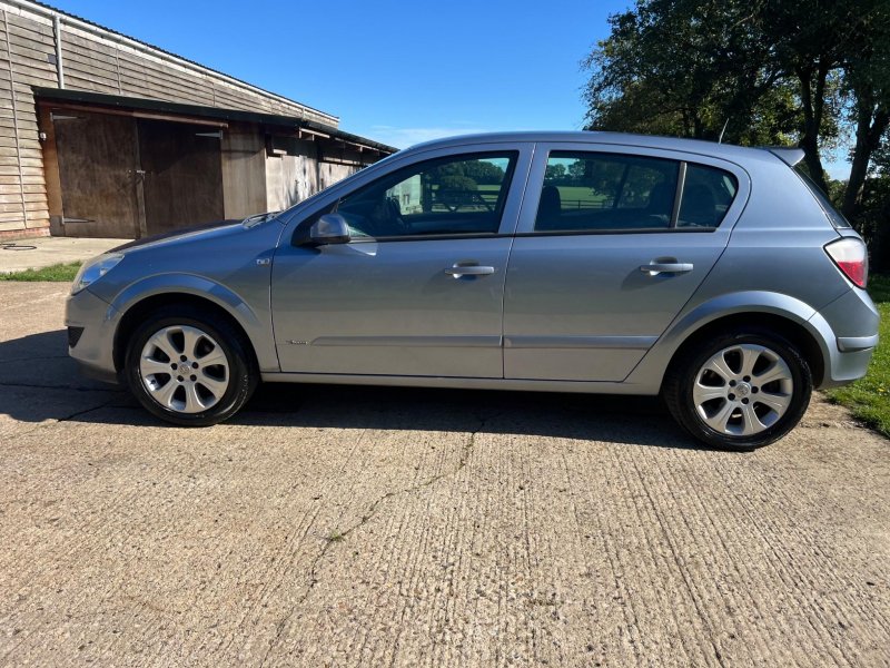 VAUXHALL ASTRA