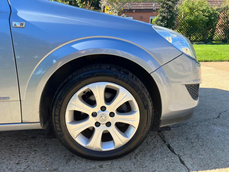 VAUXHALL ASTRA