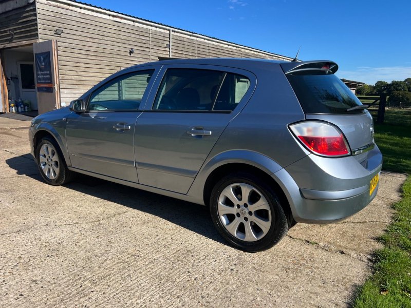VAUXHALL ASTRA