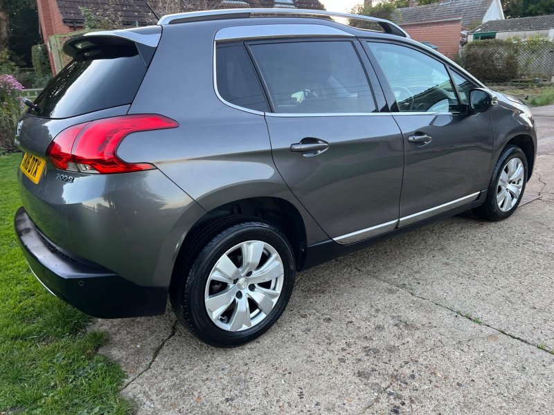 PEUGEOT 2008