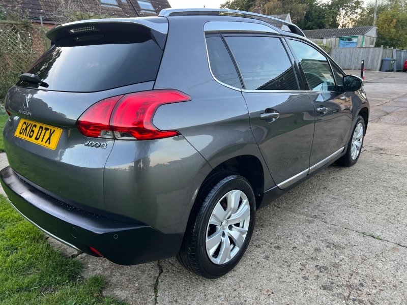 PEUGEOT 2008
