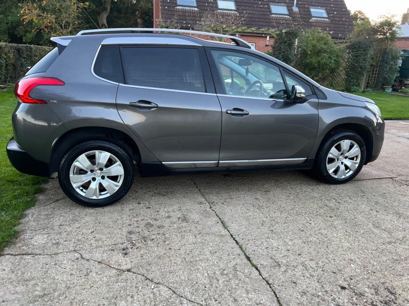 PEUGEOT 2008