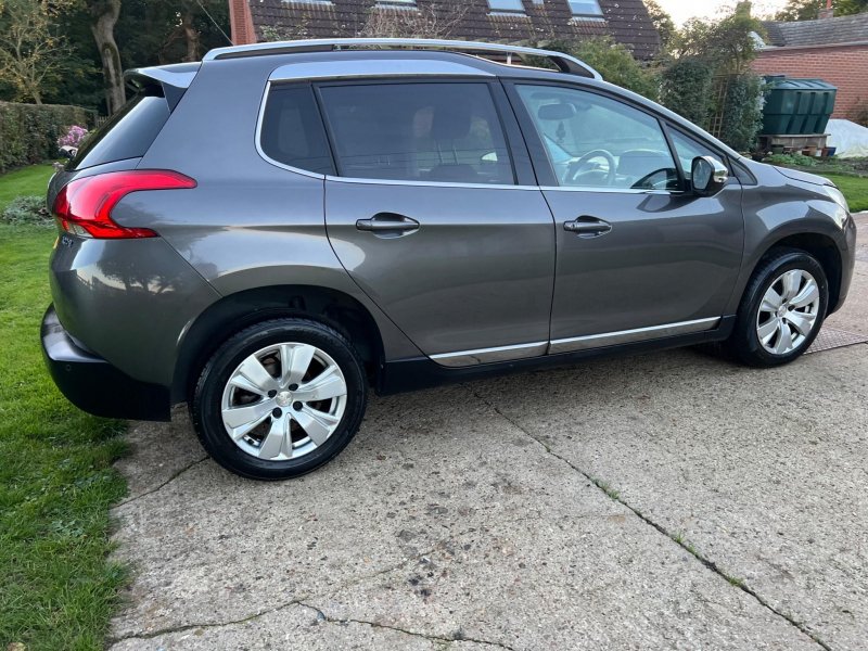 PEUGEOT 2008