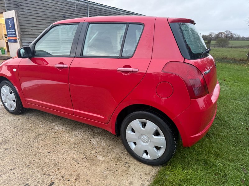 SUZUKI SWIFT