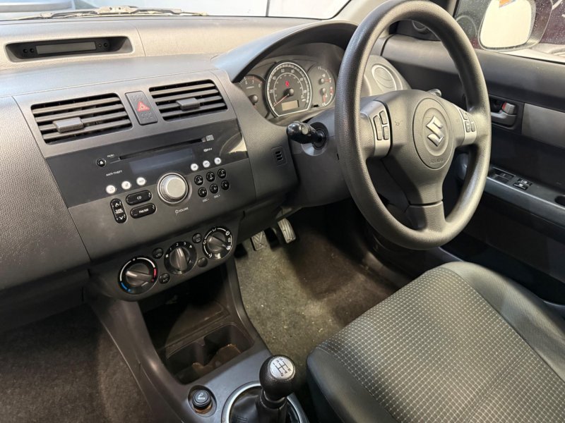 SUZUKI SWIFT