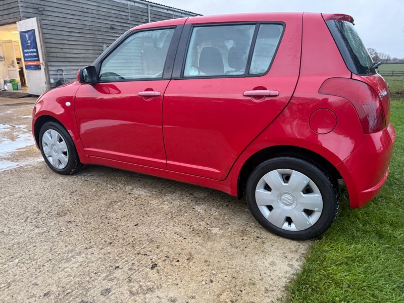 SUZUKI SWIFT