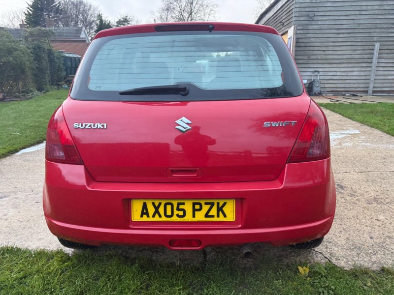 SUZUKI SWIFT