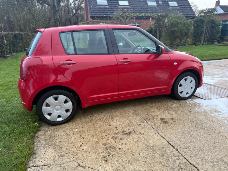 SUZUKI SWIFT