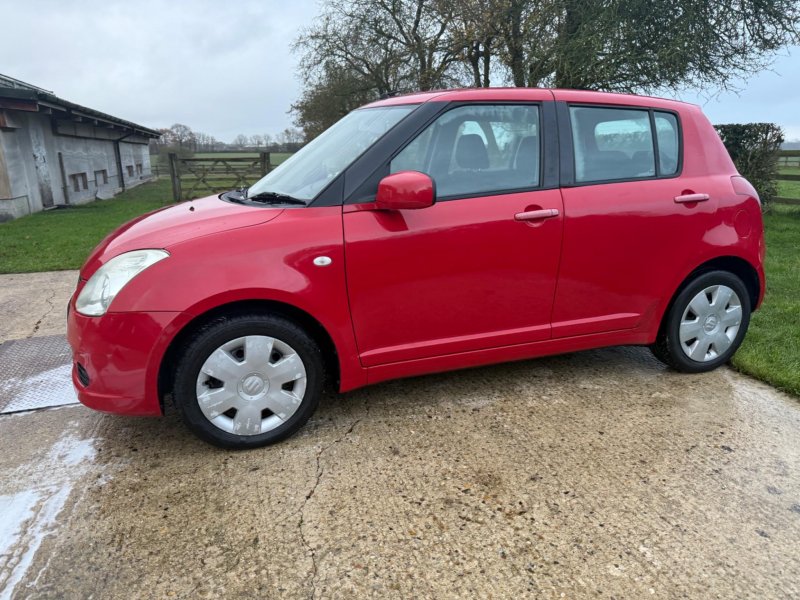 SUZUKI SWIFT