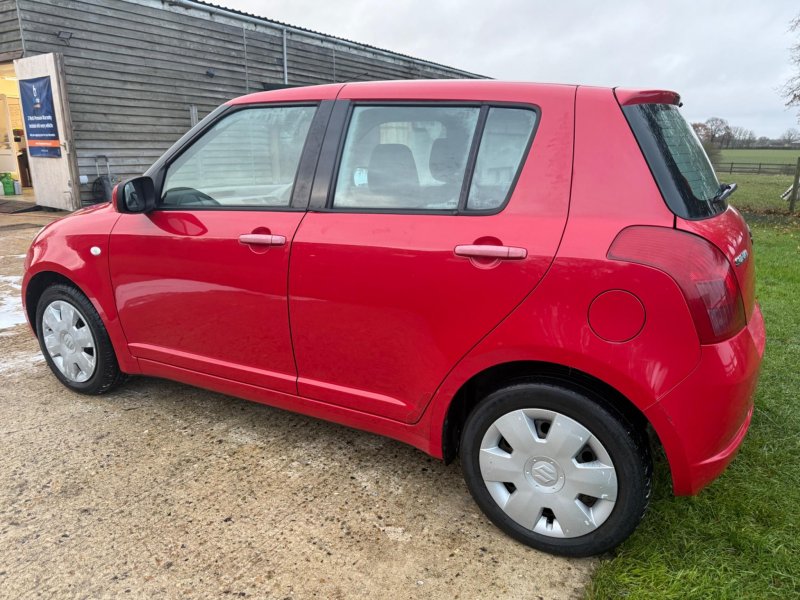 SUZUKI SWIFT