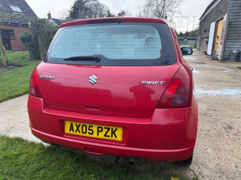 SUZUKI SWIFT