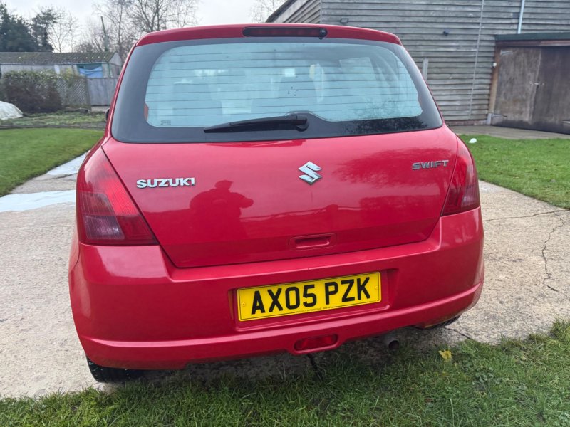 SUZUKI SWIFT