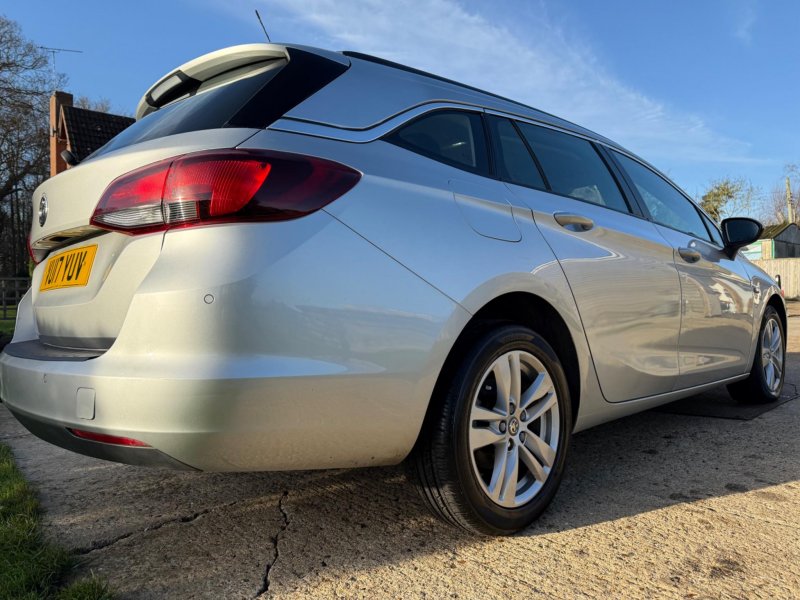 VAUXHALL ASTRA
