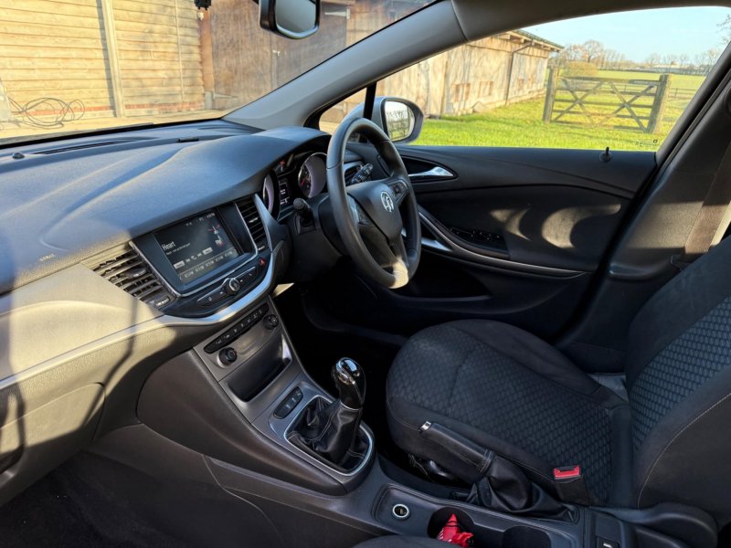VAUXHALL ASTRA