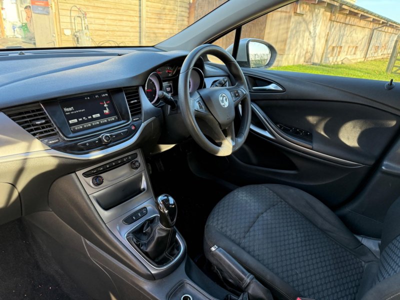 VAUXHALL ASTRA
