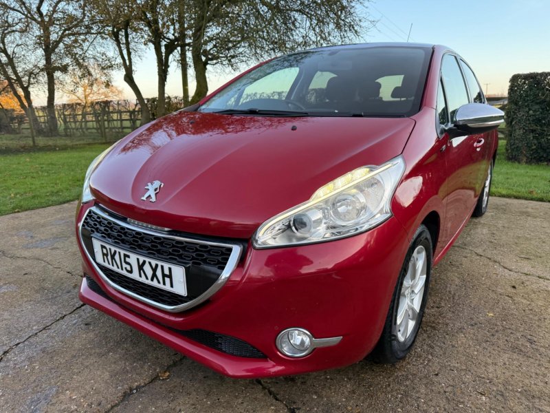 PEUGEOT 208