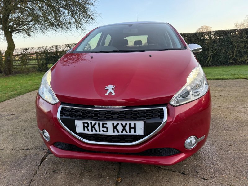 PEUGEOT 208