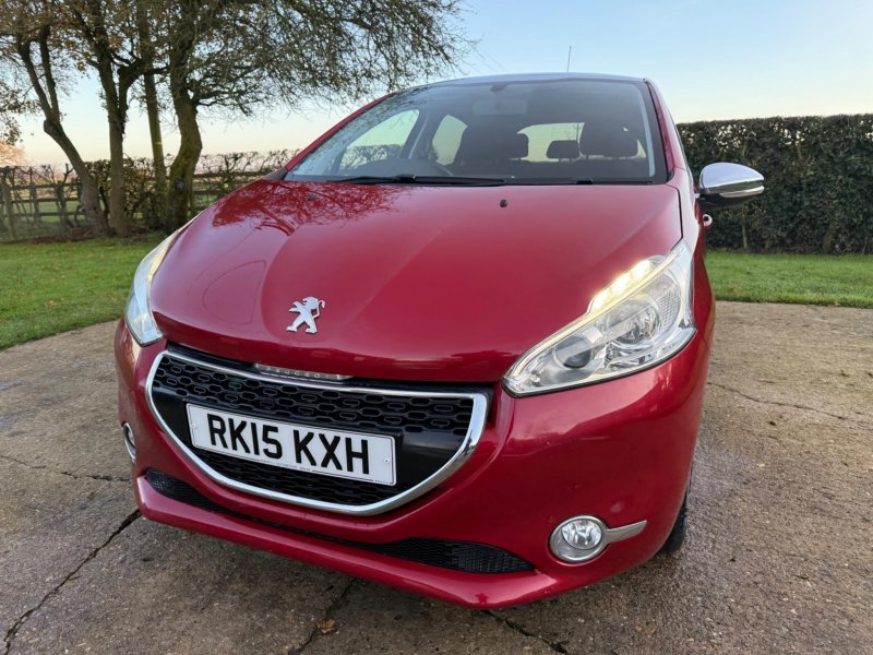 PEUGEOT 208