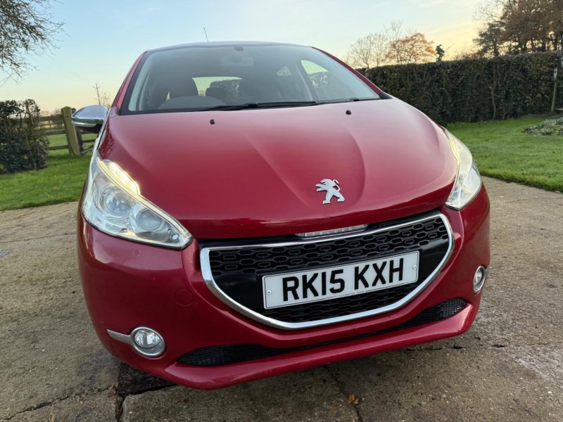 PEUGEOT 208