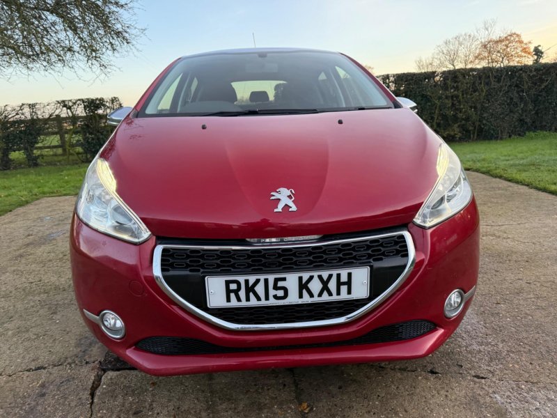 PEUGEOT 208