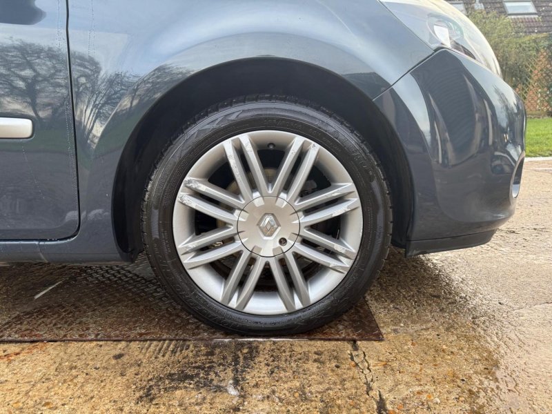 RENAULT CLIO