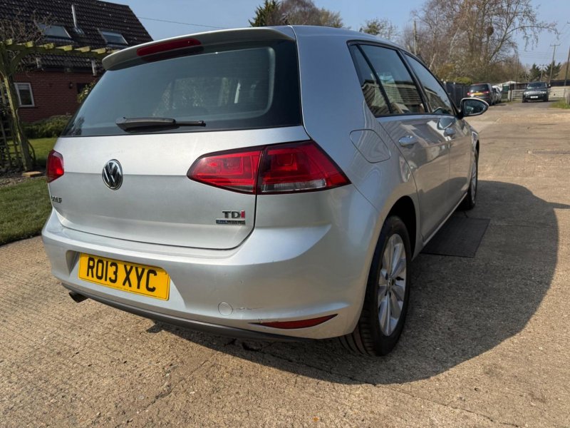 VOLKSWAGEN GOLF