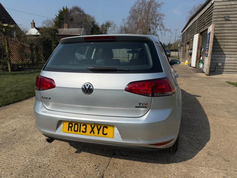 VOLKSWAGEN GOLF