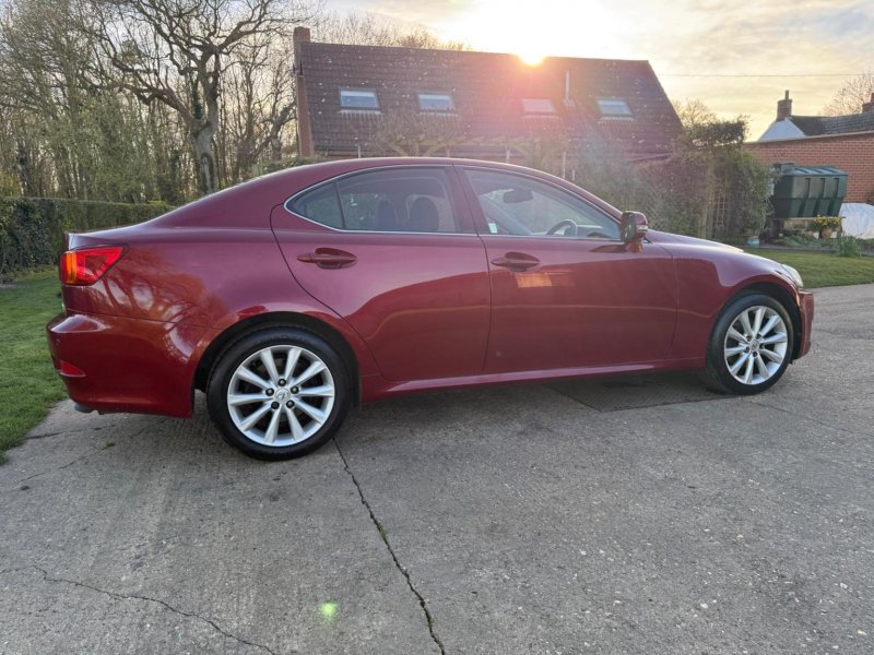 LEXUS IS