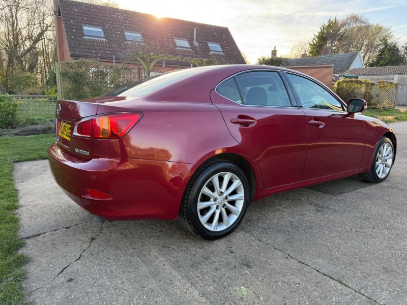 LEXUS IS