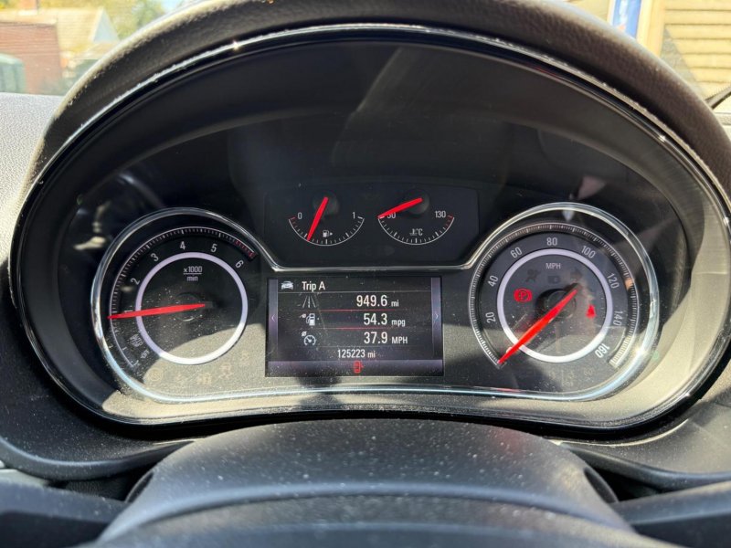 VAUXHALL INSIGNIA